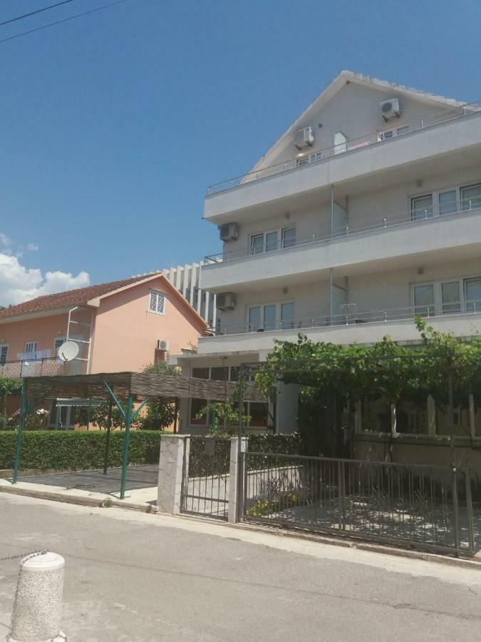Mona&Mike Apartments Tivat Buitenkant foto
