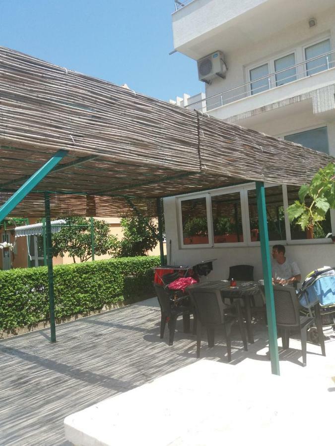 Mona&Mike Apartments Tivat Buitenkant foto